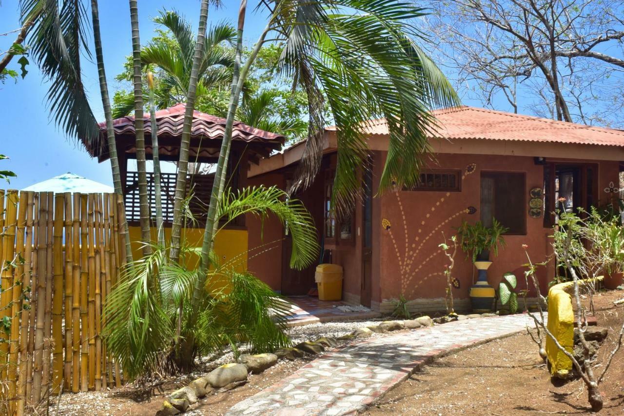 Отель Montezuma Heights Экстерьер фото